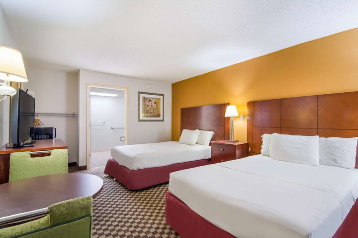 2 Double Beds Accessible (3 of 7)