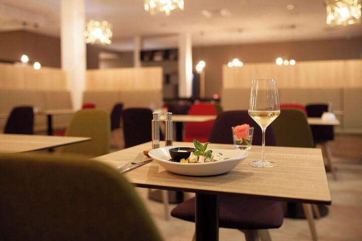 Dining 32 of 73