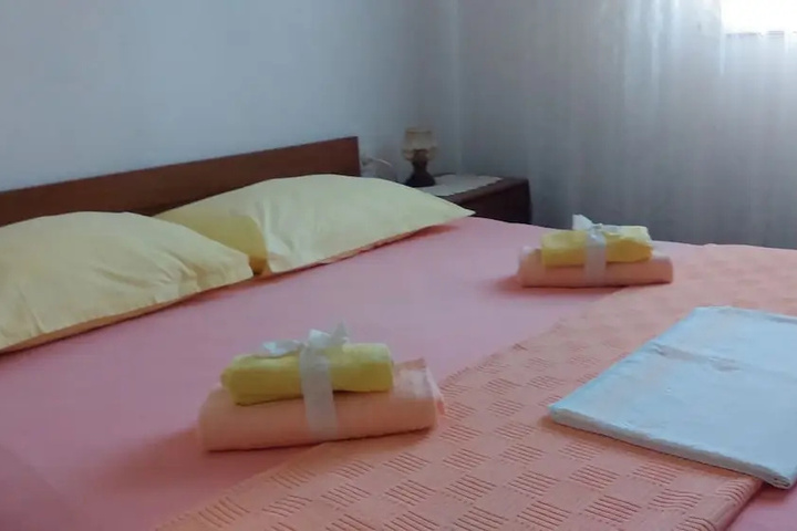 Room 4 of 15