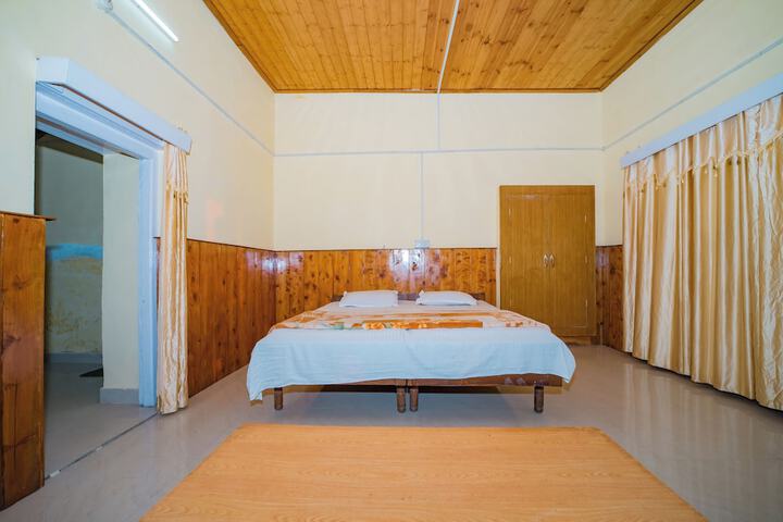 Room 9 of 18