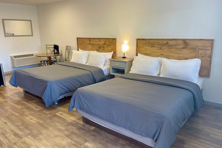 Classic Room 2 Queen Beds (4 of 7)