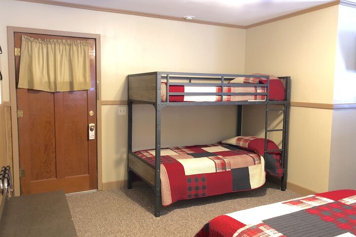 Room 24 of 259