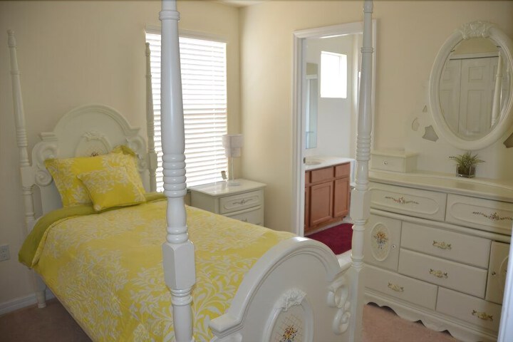 Room 37 of 43