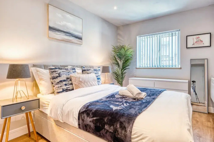 Stylish 2Bed 10 min to Centre Garden