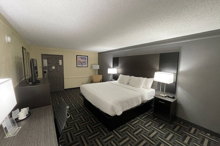 1 King Bed (14 of 20)
