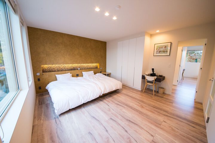 Room 9 of 62