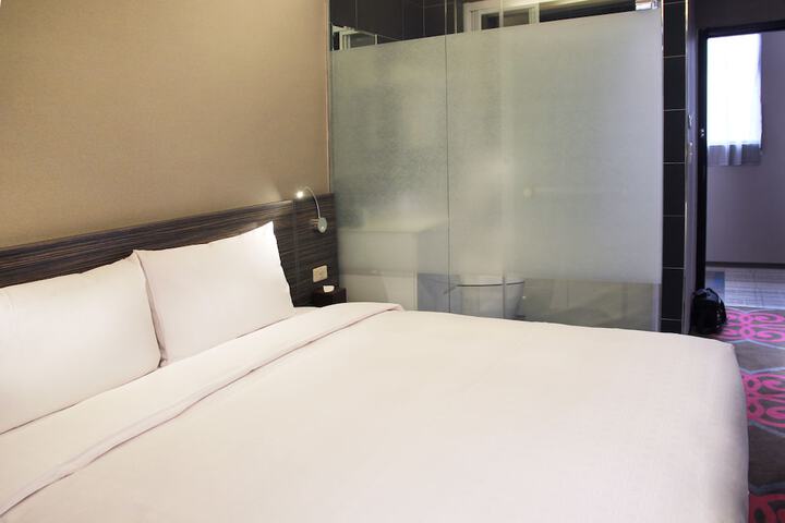 Room 4 of 37