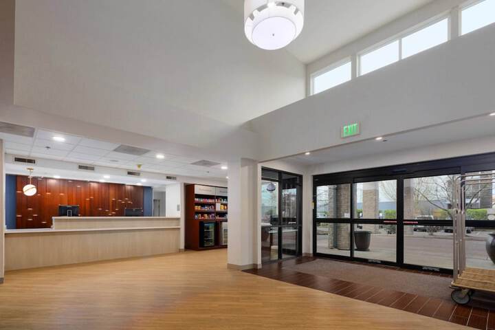 Entrance & Lobby