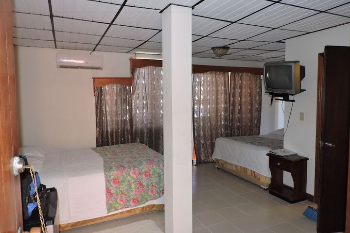 Room 2 of 65