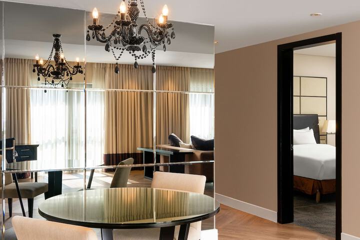 Room 34 of 214