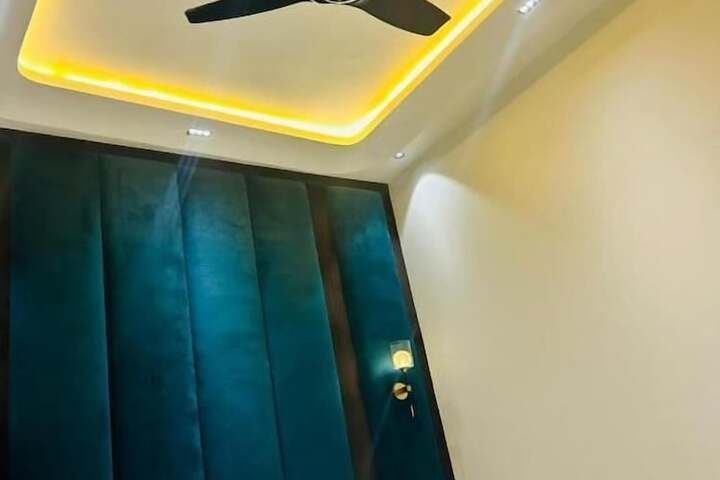 Room 3 of 28