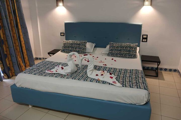 Room 8 of 25
