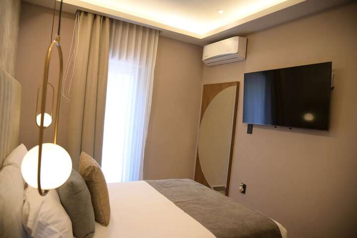 Room 6 of 86