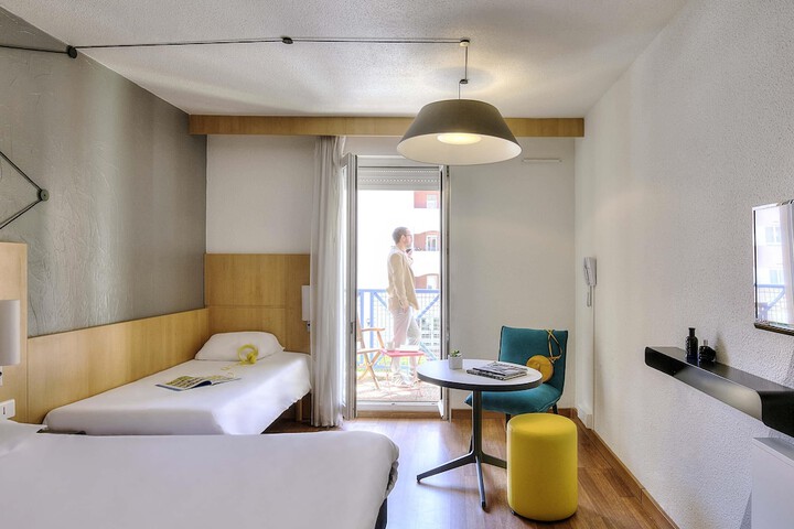 Room 10 of 73