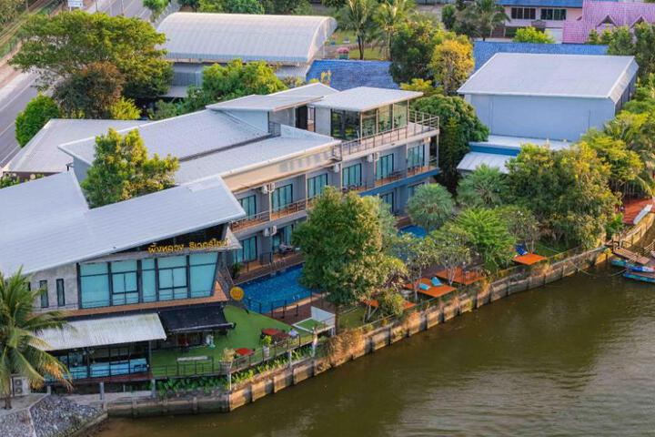 Phuengluang Riverside Hotel