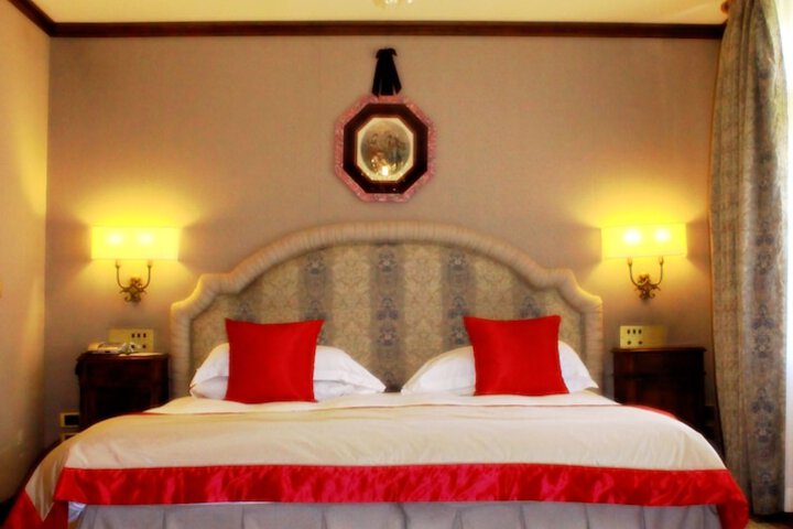 Room 4 of 161