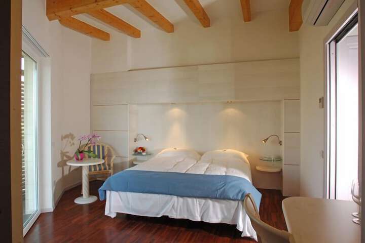 Room 8 of 45