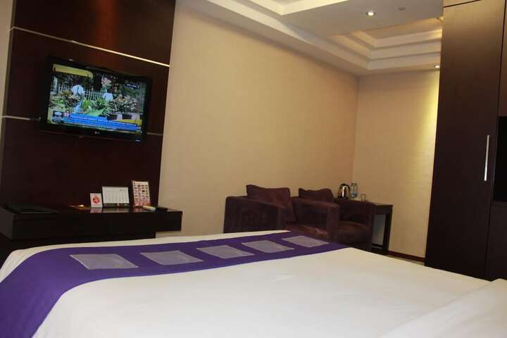 Room 10 of 31