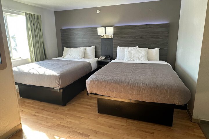 Room 10 of 31