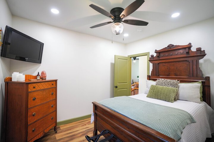 Room 50 of 230