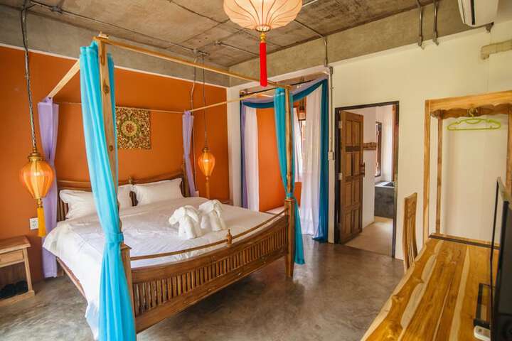 Room 6 of 32