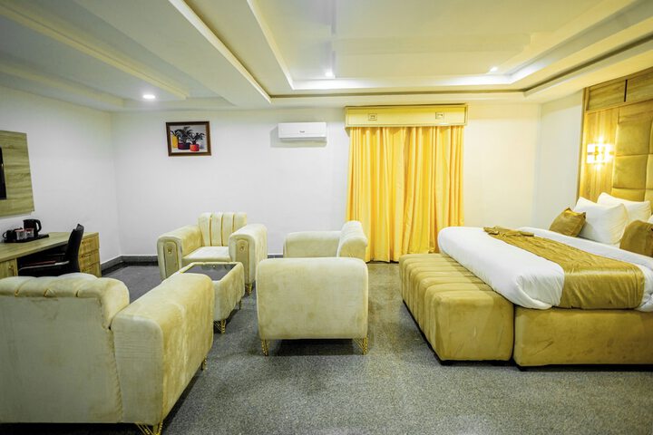 Room 4 of 19