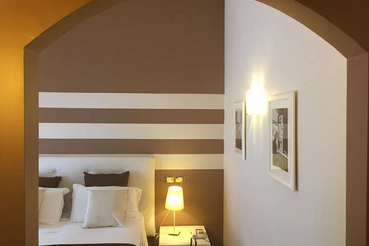 Room 27 of 61