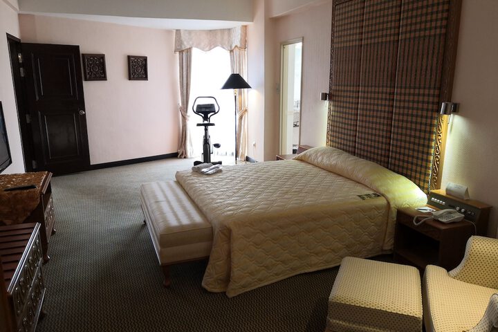 Room 9 of 40