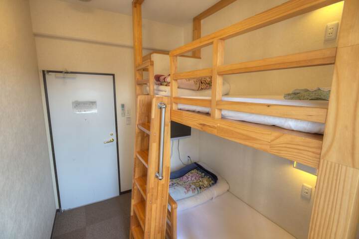 Room 11 of 38