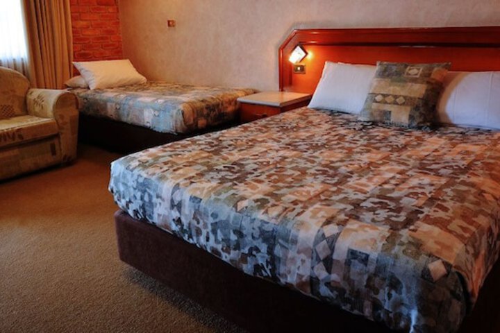 Room 5 of 77