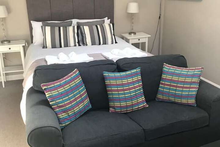 Room 5 of 10