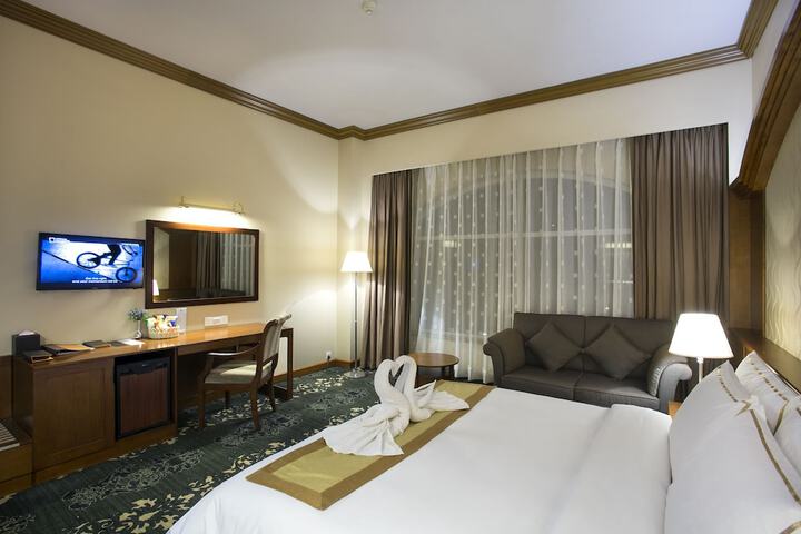 Room 10 of 43