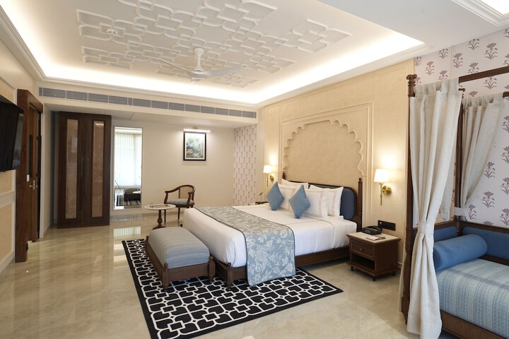 Room 12 of 74