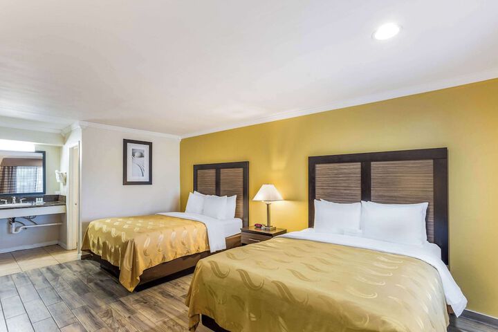 2 Queen Beds (22 of 27)