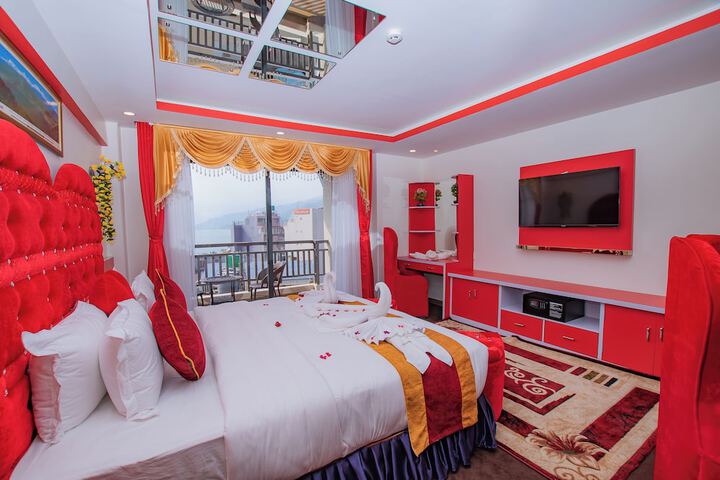 Room 13 of 70