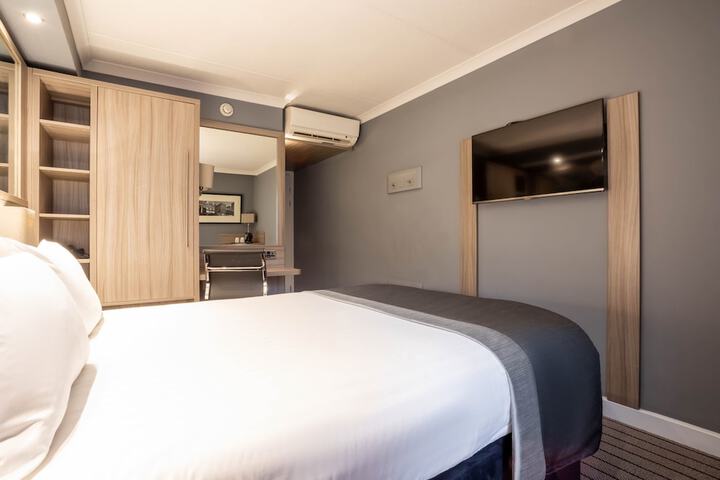 Room 5 of 54