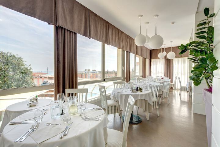 Dining 60 of 79