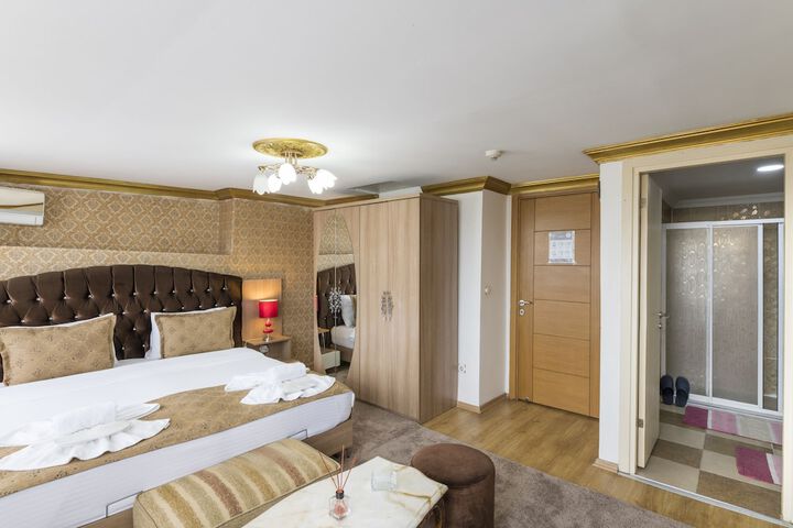 Room 23 of 80