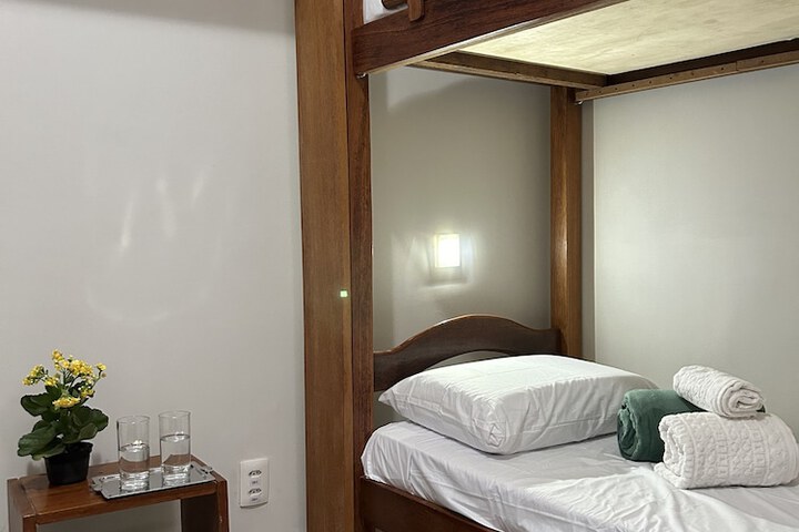 Room 6 of 25