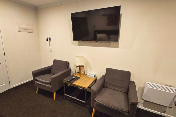 Room 32 of 175