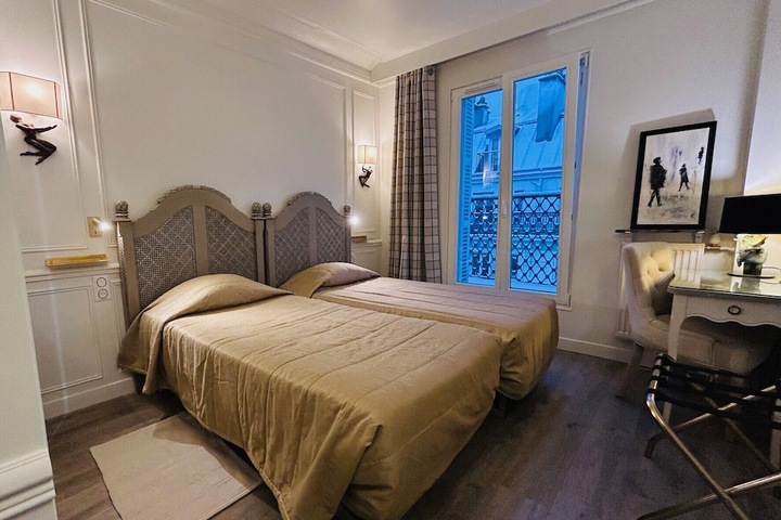 Room 11 of 23