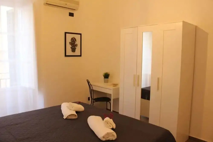 Room 6 of 17