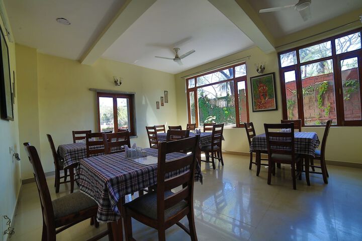 Dining 60 of 77