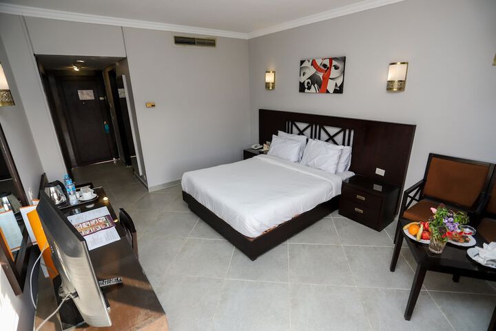 Room 12 of 93