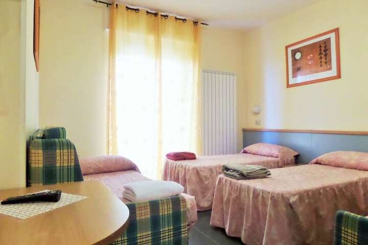 Room 4 of 42