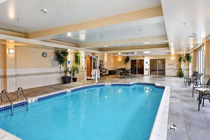 Hotel Pool