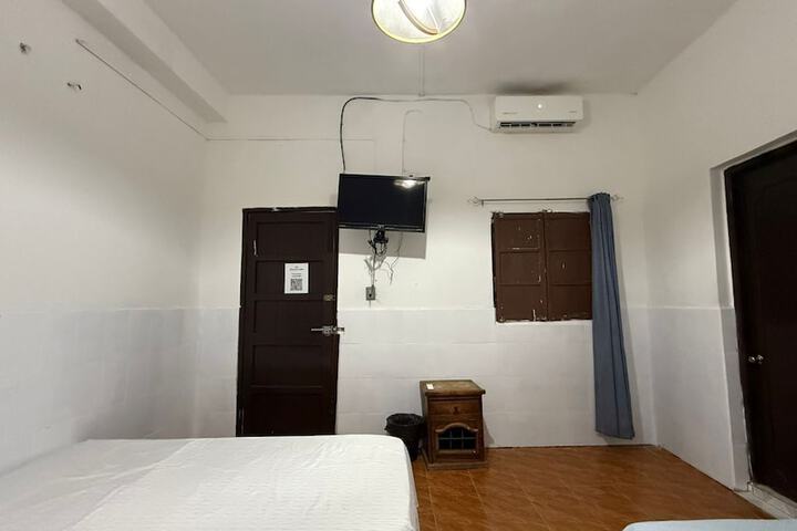 Room 13 of 31