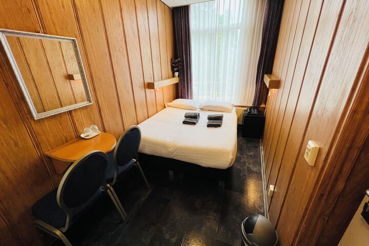 Room 5 of 37
