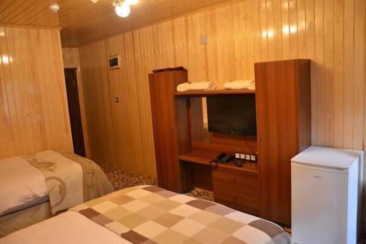Room 6 of 14
