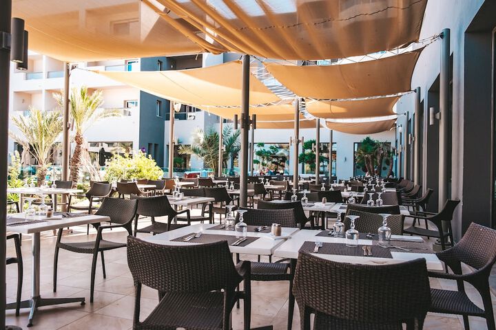 Dining 92 of 140